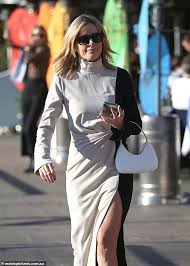 She is a character in american horror story portrayed by sarah paulson. Allison Langdon Leaves Her Crutches At Home As She Steps Out In A Black And White Frock Daily Mail Online