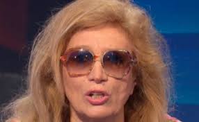 Cantante dotata di grande grinta e passionalità, dal timbro vocale quasi tenorile e in grado di spaziare tra i generi musicali più diversi, dal blues alla musica melodica (anche impegnata). Storie Italiane La Drammatica Testimonianza Di Iva Zanicchi Lavorano In Condizioni Disastrose Come Sono Ridotti In Ospedale Libero Quotidiano