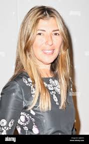 Niña 10 hi-res stock photography and images