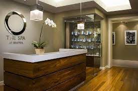 I Like The Simple Front Desk Design The Wood Adds A Warm And Inviting Element Spa Rooms Spa Design Spa Room Decor