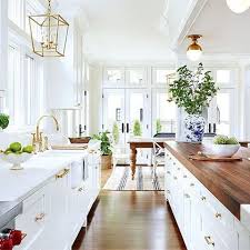 Whether You Love White Kitchens Open Shelving Rustic Or Modern Styles You Ll Find Lots Of Be Modern Farmhouse Kitchens Home Decor Kitchen Beautiful Kitchens