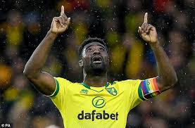 Alexander banor tettey (born 4 april 1986) is a norwegian professional footballer who plays as a central midfielder for premier league club norwich city. Alex Tettey Legt Stift Auf Papier Auf Neue Ein Jahres Erweiterung Um Ihn Bei Norwich Bis 2021 Aktuelle Boulevard Nachrichten Und Fotogalerien Zu Stars Sternchen