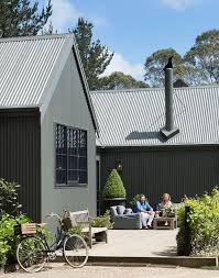 Chyka Keebaugh S Leafy Mornington Peninsula Weekender Lake Houses Exterior Beach House Exterior Farmhouse Style House