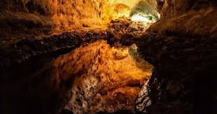 Kunstliches Wasserbacken In Den Cuevas De Los Verdes Lanzarote Sehenswurdigkeiten Urlaub
