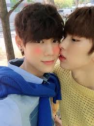 Pin On Skinship Kiss Co
