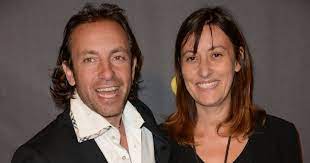 Plus d'un an et demi plus tard, philippe candeloro est encore traumatisé : Philippe Candeloro Fou Amoureux De Sa Femme Olivia Et De Leurs Trois Filles Terrafemina