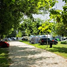 Um Eine Grossstadt Zu Erkunden Muss Es Nicht Immer Hotel Oder Ferienwohnung Sein Du Kannst Auch Mit Dem Wohnwagen Oder Einem Zelt Lo Budapest Camping Instagram