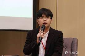 戴祖儀（英文： joey thye cho yee ，1995年 3月22號—），係一位香港嘅女歌手，喺2018年正式加盟星夢娛樂。 雖然嗰時佢唔係無綫電視合約藝員，但佢憑住星夢歌手嘅身份，令到佢成日可以喺好多無綫電視節目出鏡，去到2021年3月終於同無綫簽約，做經理人合約藝員。 Ffbotkd3mn9g7m