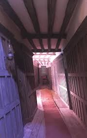 It was the home of the stairwell gargoyle, a sapient gargoyle guarding the entrance to the headmaster's office was located here. Optical Illusions Did You Realise This Huge Secret About A Famous Harry Potter Scene Express Co Uk