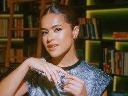 Karen Lins's Instagram, Twitter & Facebook