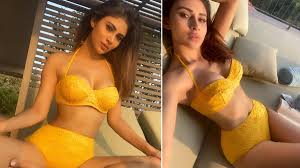 Mouni Roy Hot Photos: नागिन एक्ट्रेस मौनी रॉय ने बोल्ड फोटोज पोस्ट कर  मचाई सनसनी, बिकिनी में दिखा ऐसा अंदाज | 🎥 LatestLY हिन्दी