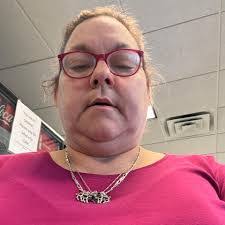 Earlene Perez's Instagram, Twitter & Facebook