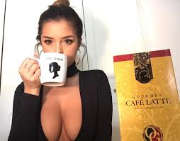 Look carefully this coffee mug, I think is perfect... cleavage - Pandesia  World