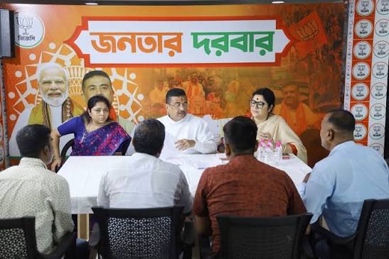 রাজ্য বিজেপি সল্টলেক কার্যালয়ে মুখ্যমন্ত্রী শ্রী শুভেন্দু অধিকারী মহাশয় 'জনতার দরবার' কার্যক্রমের মাধ্যমে সাধারণ জনগণের কাছ থেকে ...
