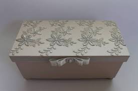 Caixa De Mdf Decorada Com Renda E Pérola Caixa Em Mdf Forrada De Renda Solange Gama Elo7 Caixa Mdf Caixa Decorada Com Tecido Caixas Shabby Chic