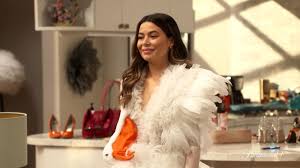 Carly shay finds her previously normal life turned upside down when her internet show, icarly, becomes an instant smash with young web heads. Icarly Reboot Trailer Debuts Cnn