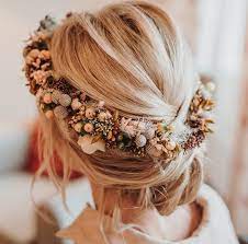 Maybe you would like to learn more about one of these? Brautfrisuren Mit Blumen 40 Ideen Fur Blumen Im Haar Hochzeitskiste