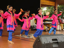 Tarian ini diadaptasi dari ketangkasan pahlawan berkuda dan seni mempertahankan diri (silat) yang menggunakan gerakan 'kekuda 'dan 'sesiku'. 4 Tari Tradisional Islami Khas Nusantara Cendekia Pos