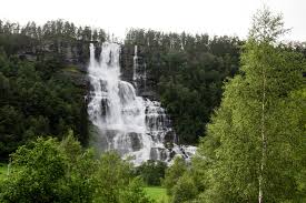 There is also a kitchenette, equipped with a refrigerator. Tvinnefossen Voss European Waterfalls