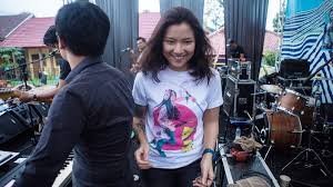 Danilla & gofar live 11 september 2020 source live ig danilla riyadi & gofar hilman danilla riyadi. 10 Pesona Danilla Riyadi Penyanyi Indie Yang Anti Pencitraan Club