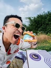 Pam Bertsch's Instagram, Twitter & Facebook