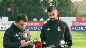 Beşiktaş'ın transfer döneminin son gününde premier lig ekibi leicester city'den kiraladığı cezayirli kanat oyuncusu rachid ghezzal, önceki gün sözleşmeye imza atmıştı. Rachid Ghezzal Ricardo Quaresma Besiktas Ta Bir Efsane Dailymotion Video