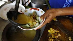 Waktu itu mereka mencoba memadukan kluwek dengan tempe dan tahu, rasa masakan yang dihasilkan kurang enak. Pindang Tetel Rawon Khas Pekalongan Travel Tempo Co