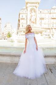 Robes De Mariee Ludivine Guillot Creation Sur Mesure Lyon Robe De Mariee Robe De Mariee Dentelle Marie