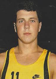 RECORDANDO A "PIPI" CABRERA Reproduzco dos artículos sobre la figura del  pívot palmero que defendió la camiseta de la "FIEBRE AMARILLA". El primero  lo firma JAVIER ORTIZ (Planeta Basket Lover Endesa), publicado