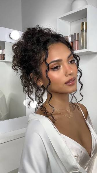 Elegant loose curly updo🤍 I saw this on Pinterest and wanted to try it! The key to this look is using LOTS of bobby pins to loosely pin up the curls, it takes a bit of experimenting to see what sits ...
