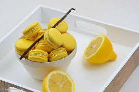 Rezept Fur Zitronen Macarons Mit Bourbon Vanille Zum Jour Du Macaron Gibt Es Herrlich Zitronige Macarons Mit Einer Gan In 2020 Macarons Rezept Macaron Rezept Macarons