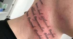 Veja relatos e dicas sobre essa arte que conta história e enfeita. Blogueiro Recebe R 70 000 Por Mes Apos Tatuar Propaganda No Pescoco Noticias R7 Hora 7