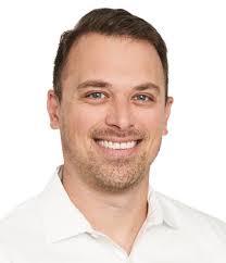 KEYNOTE SPEAKER TOM PETRIE Chairman Petrie Partners