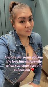 Desiree Reyna's Instagram, Twitter & Facebook