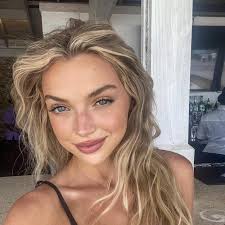 US bride shocked to find trolls mocking size of engagement ring online