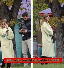 Fashion editorul iulia albu, în vârstă de 37 de ani, a publicat pe contul personal de instagram prima fotografie cu iubitul ei englez, mike, alături de care a petrecut noaptea dintre ani. Bzi Iulia Albu TerorizatÄƒ È™i UmilitÄƒ De Iubitul Ei In Facebook
