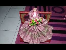 Cara membuat hantaran baju gamis yang akan diberikan untuk calon istri pada saat hari baik menikah bisa dilakukan sendiri sama halnya dengan komponen seserahan lainnya. Cara Membuat Parsel Gamis Barbie Youtube Barbie Kreatif Pengantin