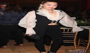 إطلالة لمايلي سايرس في بدلة على طراز ثياب القراصنة Long Sleeve Blouse Fashion Women S Top