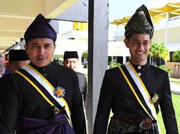 Senarai penuh penerima darjah kebesaran, bintang dan pingat persekutuan tahun 2002. Pernah Terfikir Apa Beza Datuk Dengan Dato Ini Erti Sebenar Yang Anda Tak Tahu