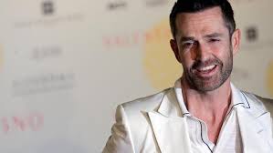 Rupert Everett, gay assumé, s'oppose à l'homoparentalité