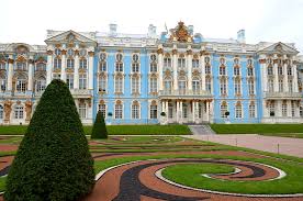 ˈzʲimnʲɪj dvɐˈrʲɛts) ist die ehemalige hauptresidenz der russischen zaren in sankt petersburg und liegt zwischen dem palastplatz und dem palastufer an der newa. Katharinenpalast Mit Bernsteinzimmer Bei St Petersburg