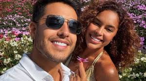 Mariely Santos anuncia data de casamento com André Santis: 'Mal posso  esperar'