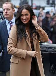 לבוש קלאסי על גבול הדודתי. Facebook