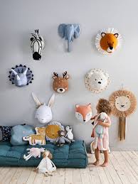 La décoration de la chambre de l'enfant, participe à nourrire son imagination, il se crée des histoires incroyables. Trophee Mural Lion Orange Vertbaudet