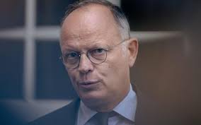 Travail, dette, retraites... Edouard Philippe livre un sévère diagnostic  sur la France dans un « pamphlet »