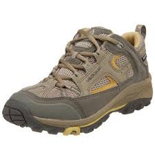 Vasque Women S Breeze Low Vst Gtx Light Hiking Shoe Tarmac Oil Yellow 10 M By Vasque 89 95 Synthetic Nubuck From The M How To Make Shoes Shoes Hiking Shoes