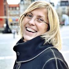 Débuter l'année avec l'œuvre remarquable d'Evi Keller, c'est offrir à notre  regard d'être profondément captivé et bouleversé. Iglika Christova partage  l'acuité du sien. https://lnkd.in/e8kFPiy7…