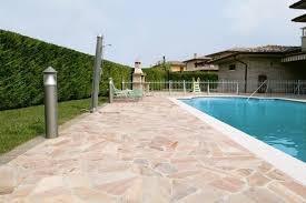 Limpieza Y Proteccion De Un Pavimento De Piedra Exterior