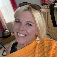 What are some recommended services in Sister Lakes, Michigan?