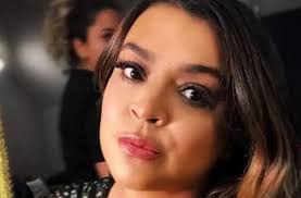 Tom Cruise dispensa dublê e salta de moto de penhasco